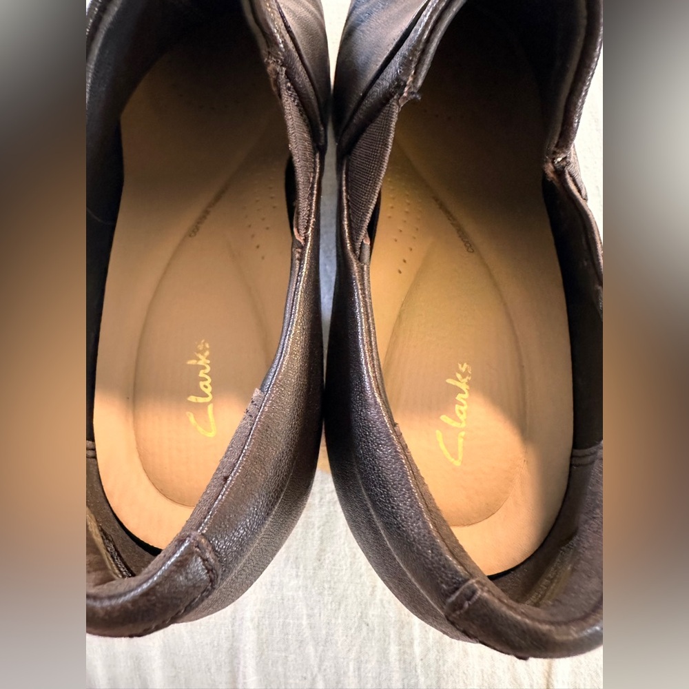 NWOT - Clarks - Loken Way Dark Brown Leather Booties - Picture 8 of 8